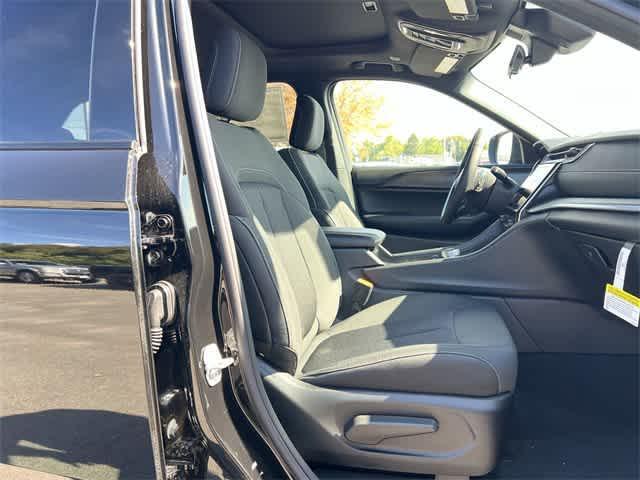 new 2025 Jeep Grand Cherokee car, priced at $40,345