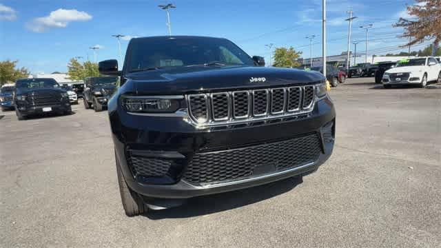 new 2025 Jeep Grand Cherokee car, priced at $40,345
