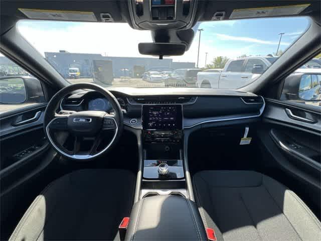 new 2025 Jeep Grand Cherokee car, priced at $40,345
