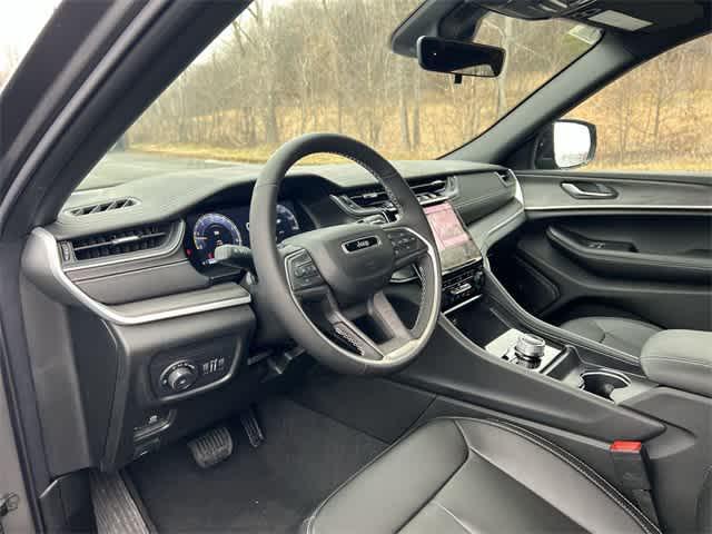 new 2025 Jeep Grand Cherokee car, priced at $44,295