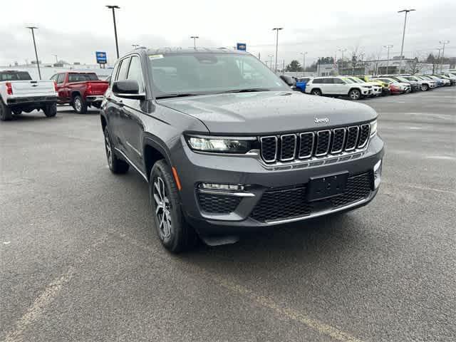 new 2025 Jeep Grand Cherokee car, priced at $44,295