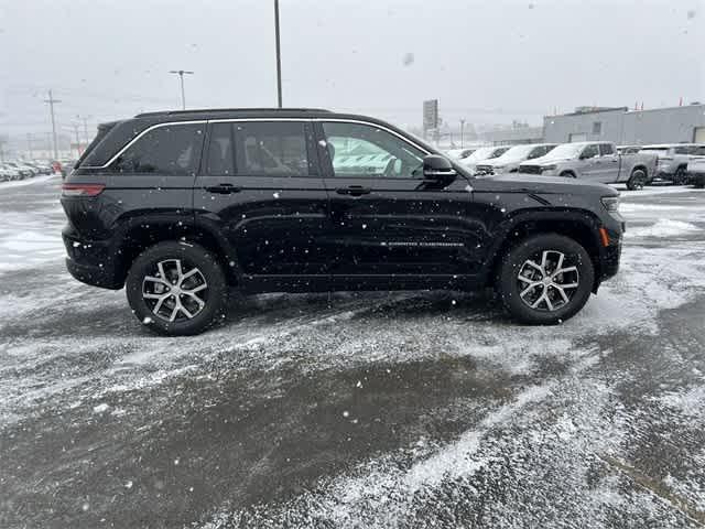 new 2025 Jeep Grand Cherokee car, priced at $44,295