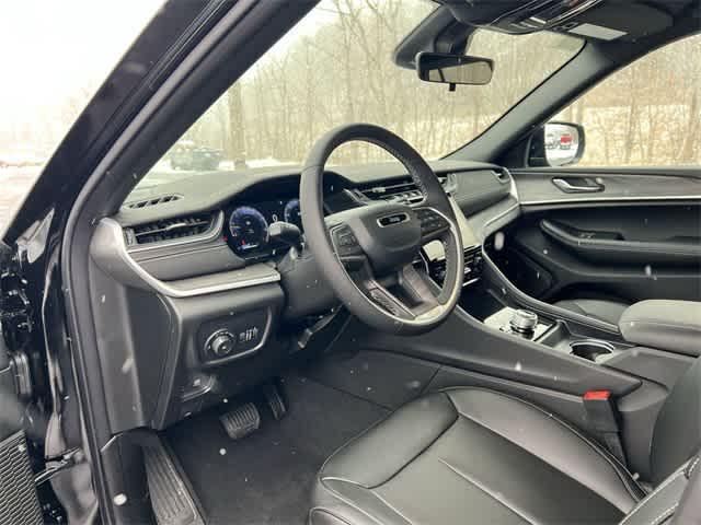 new 2025 Jeep Grand Cherokee car, priced at $44,295