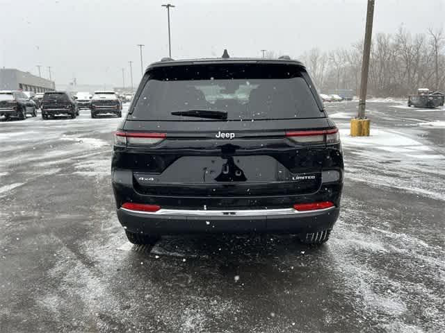 new 2025 Jeep Grand Cherokee car, priced at $44,295