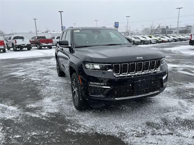 new 2025 Jeep Grand Cherokee car, priced at $44,295