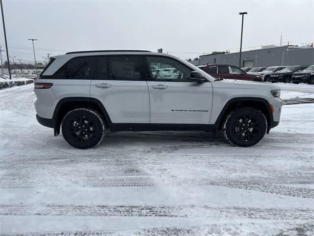 new 2025 Jeep Grand Cherokee car, priced at $43,455