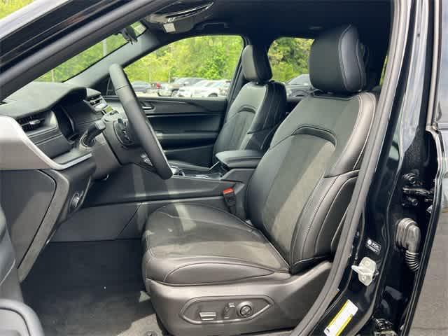 new 2025 Jeep Grand Cherokee car, priced at $42,900