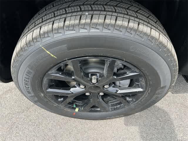 new 2025 Jeep Grand Cherokee car, priced at $42,900
