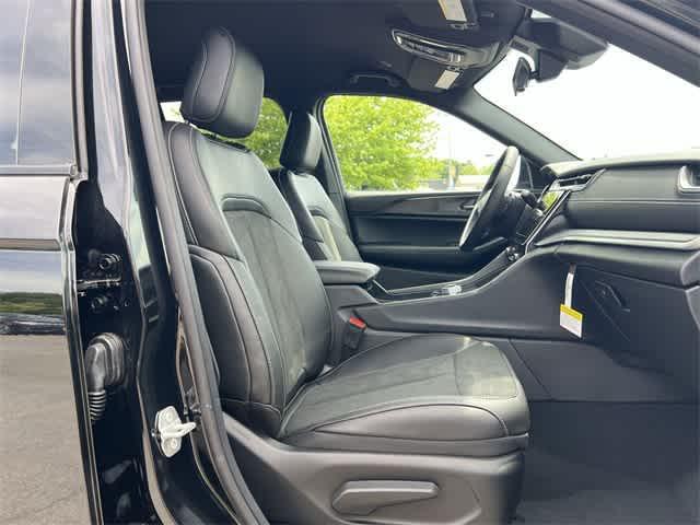 new 2025 Jeep Grand Cherokee car, priced at $42,900