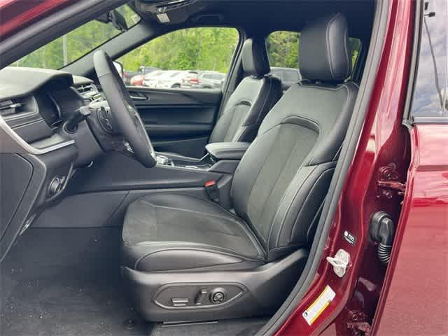 new 2025 Jeep Grand Cherokee car, priced at $42,900
