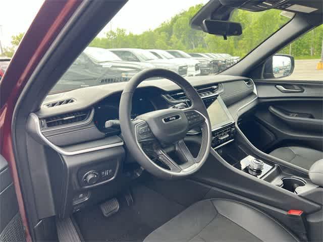 new 2025 Jeep Grand Cherokee car, priced at $42,900