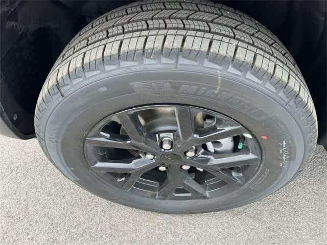 new 2025 Jeep Grand Cherokee car, priced at $42,900