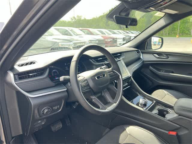 new 2025 Jeep Grand Cherokee car, priced at $44,270