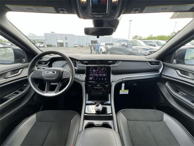 new 2025 Jeep Grand Cherokee car, priced at $44,270