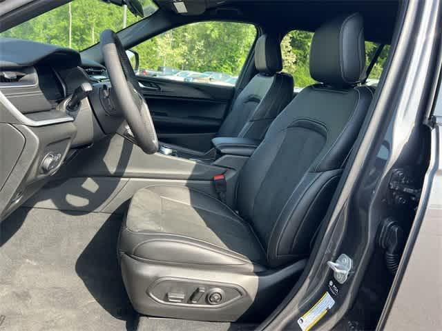 new 2025 Jeep Grand Cherokee L car, priced at $45,077