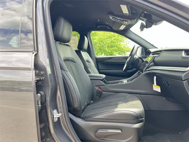 new 2025 Jeep Grand Cherokee car, priced at $43,325