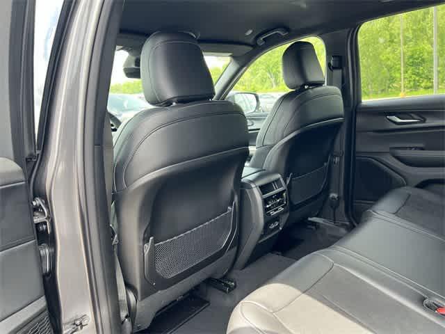 new 2025 Jeep Grand Cherokee car, priced at $43,325