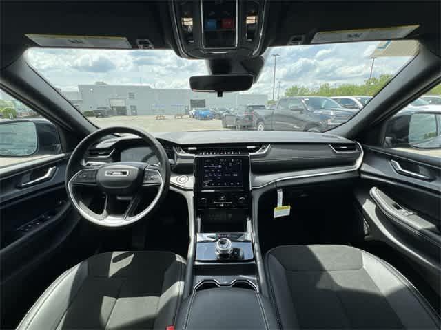 new 2025 Jeep Grand Cherokee car, priced at $43,325