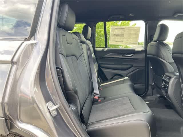 new 2025 Jeep Grand Cherokee car, priced at $43,325