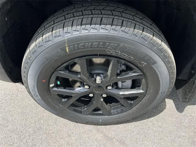 new 2025 Jeep Grand Cherokee car, priced at $43,325