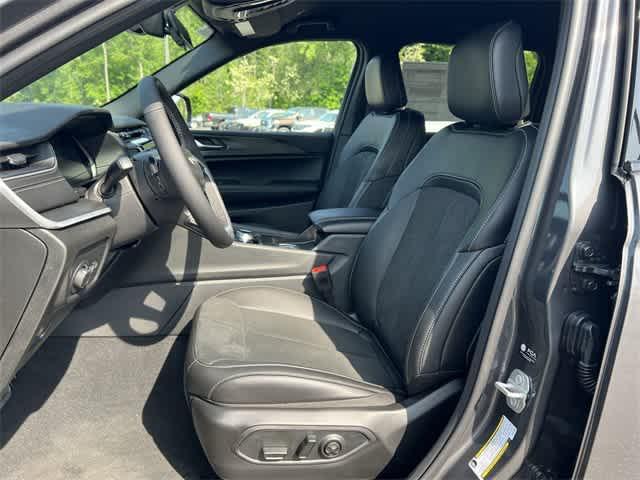 new 2025 Jeep Grand Cherokee car, priced at $43,825