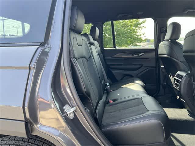 new 2025 Jeep Grand Cherokee car, priced at $43,825