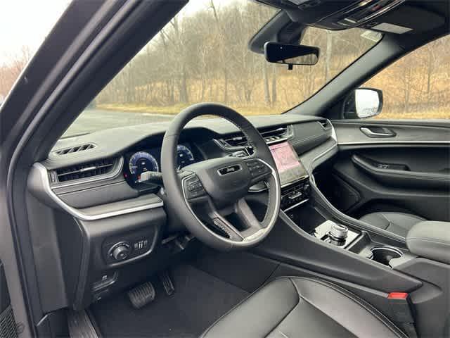 new 2025 Jeep Grand Cherokee car, priced at $44,295