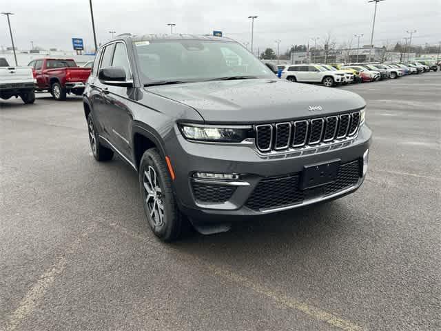 new 2025 Jeep Grand Cherokee car, priced at $44,295