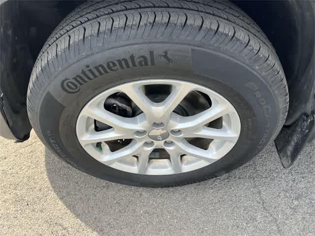 used 2016 Jeep Cherokee car, priced at $13,571