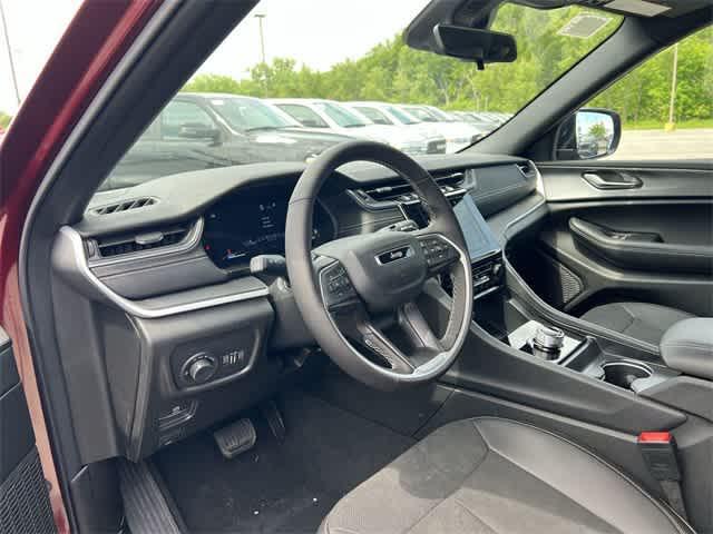 new 2025 Jeep Grand Cherokee car, priced at $42,825