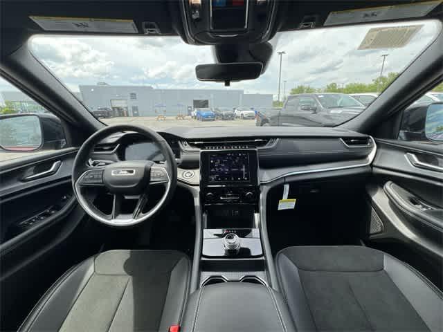 new 2025 Jeep Grand Cherokee car, priced at $42,825