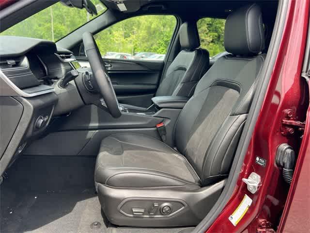 new 2025 Jeep Grand Cherokee car, priced at $42,825