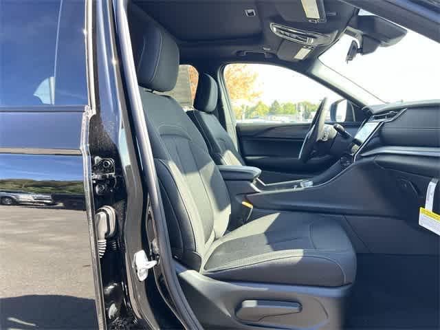 new 2025 Jeep Grand Cherokee car, priced at $39,920