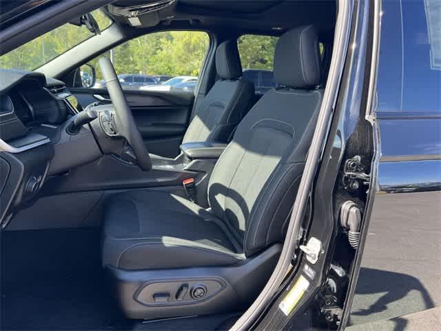 new 2025 Jeep Grand Cherokee car, priced at $39,920