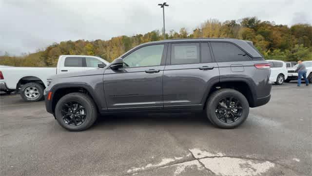 new 2025 Jeep Grand Cherokee car, priced at $43,480