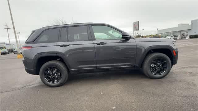 new 2025 Jeep Grand Cherokee car, priced at $43,480