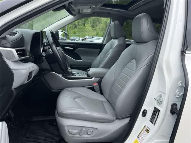 used 2021 Toyota Highlander car, priced at $31,545