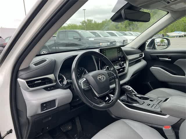 used 2021 Toyota Highlander car, priced at $31,545