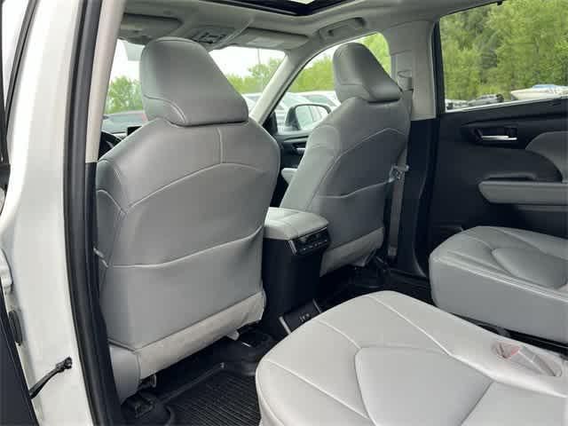 used 2021 Toyota Highlander car, priced at $31,545