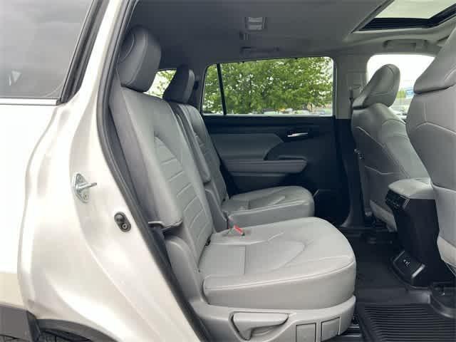 used 2021 Toyota Highlander car, priced at $31,545
