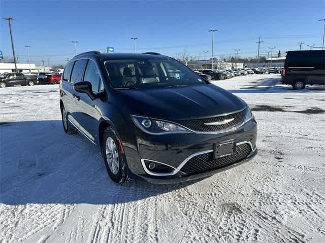 used 2017 Chrysler Pacifica car, priced at $15,271