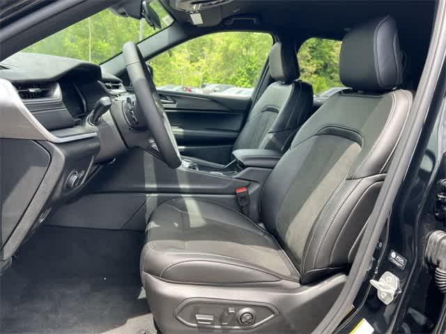 new 2025 Jeep Grand Cherokee car, priced at $42,900