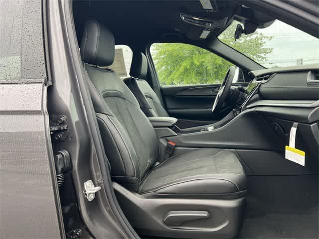 new 2025 Jeep Grand Cherokee L car, priced at $44,077
