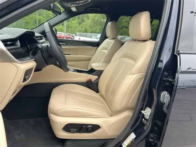 used 2024 Jeep Grand Cherokee car, priced at $33,931