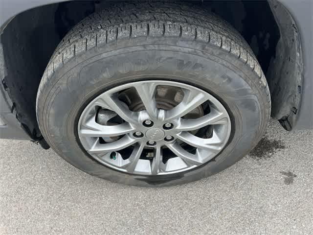 used 2021 Jeep Cherokee car, priced at $19,152