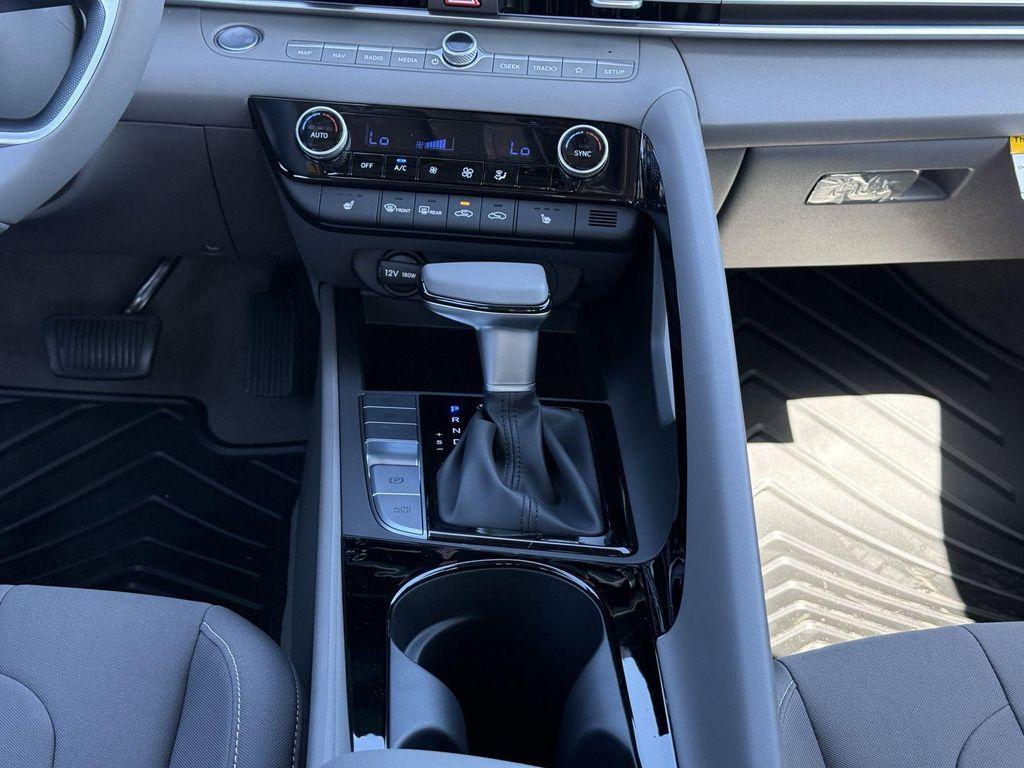 new 2025 Hyundai Elantra car, priced at $25,773