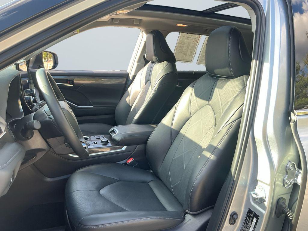 used 2024 Toyota Highlander car, priced at $45,000