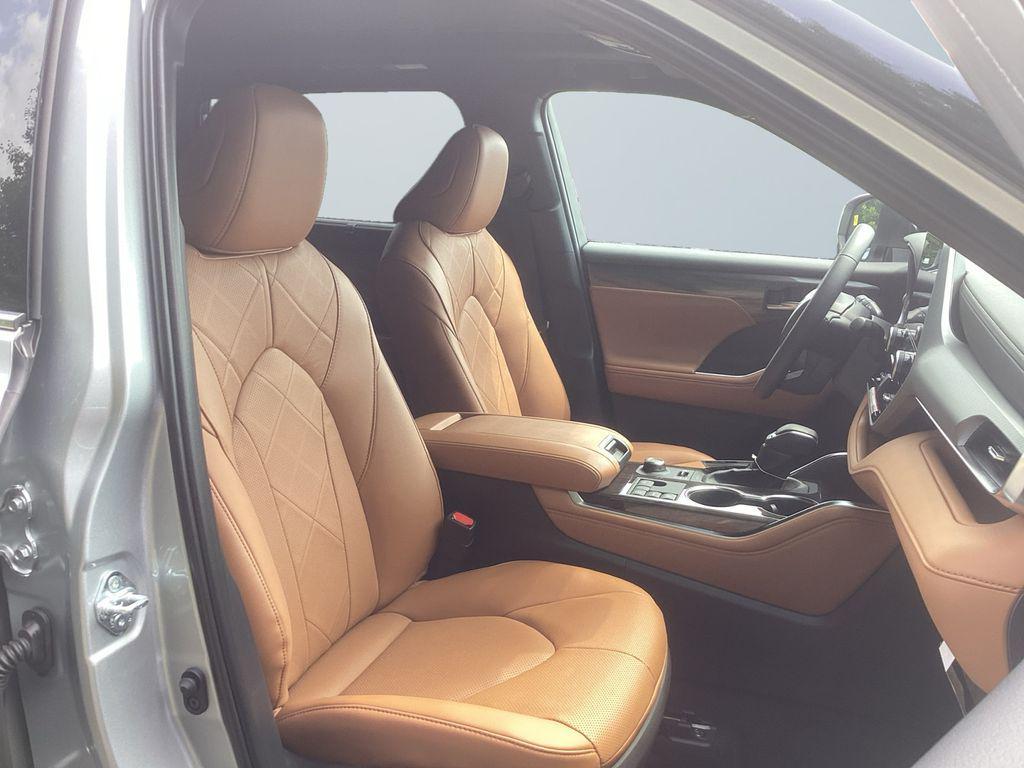 new 2025 Toyota Highlander car, priced at $54,598