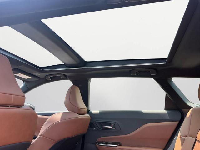 new 2025 Toyota Crown Signia car