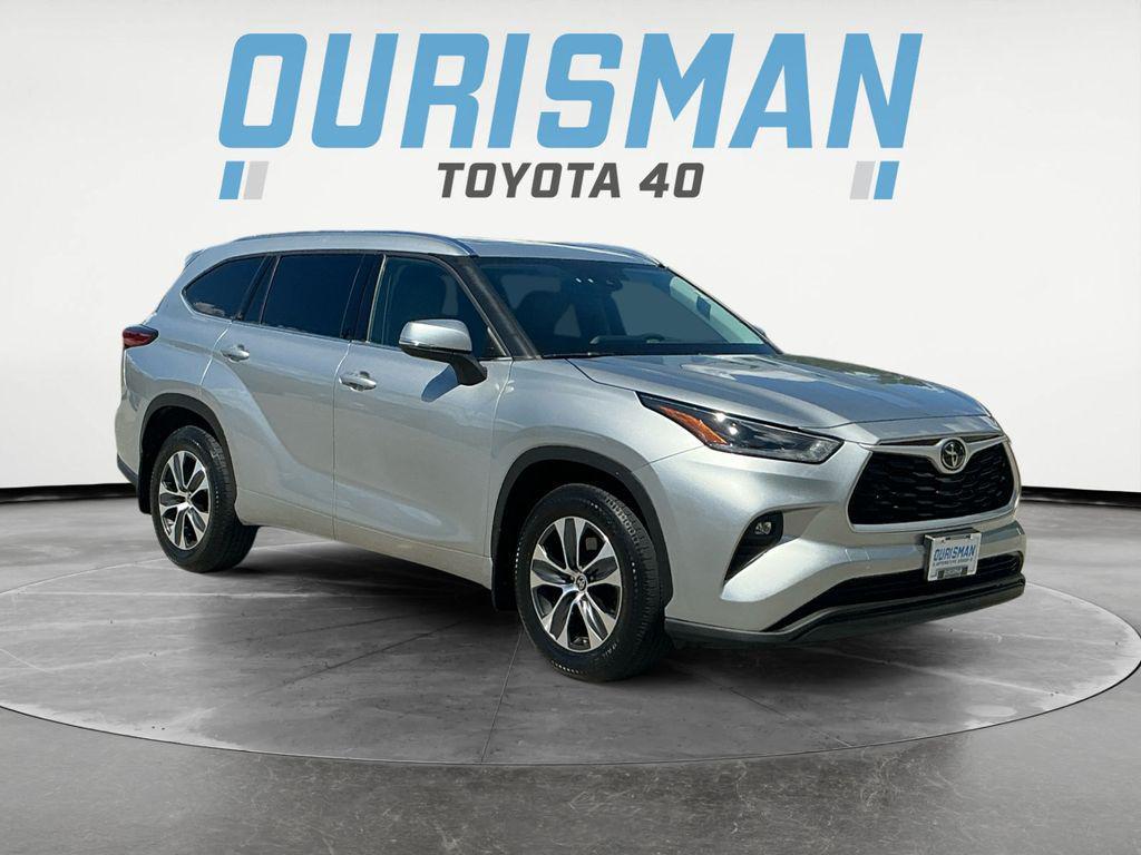 used 2021 Toyota Highlander car, priced at $32,500